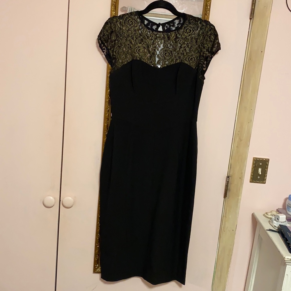 🌸 Black and gold fitted sheath dress knee length